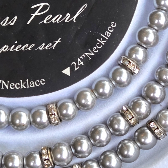Sophisticated Silver-Tone Glass Pearl Necklace Set Necklace Bracelet & Earrings - Picture 4 of 6